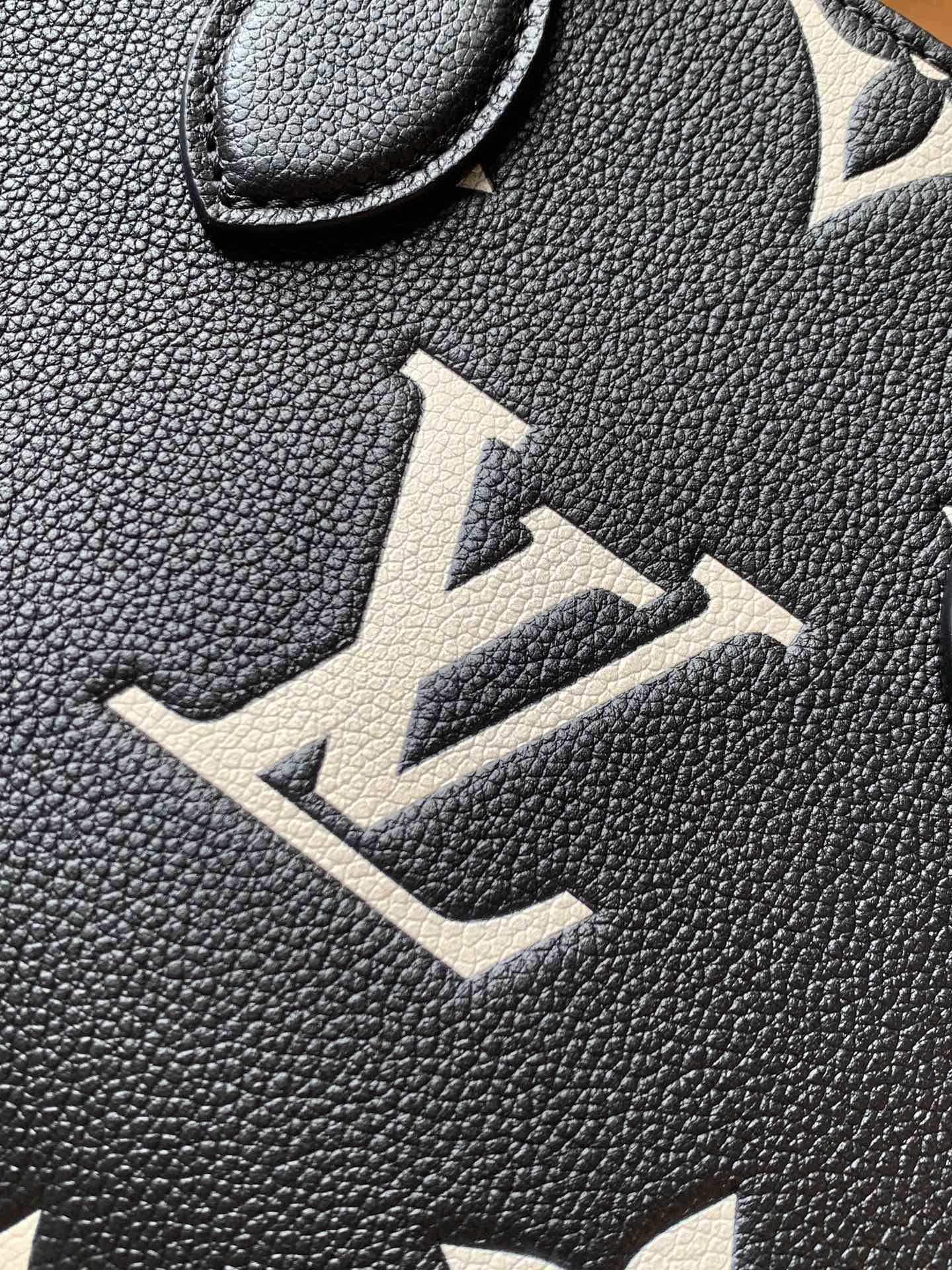 LUXR10