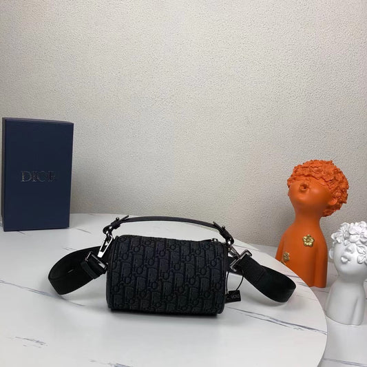 LUXR81