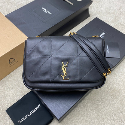 LUXR182