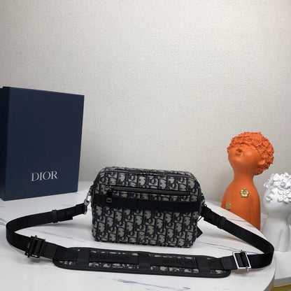 LUXR82