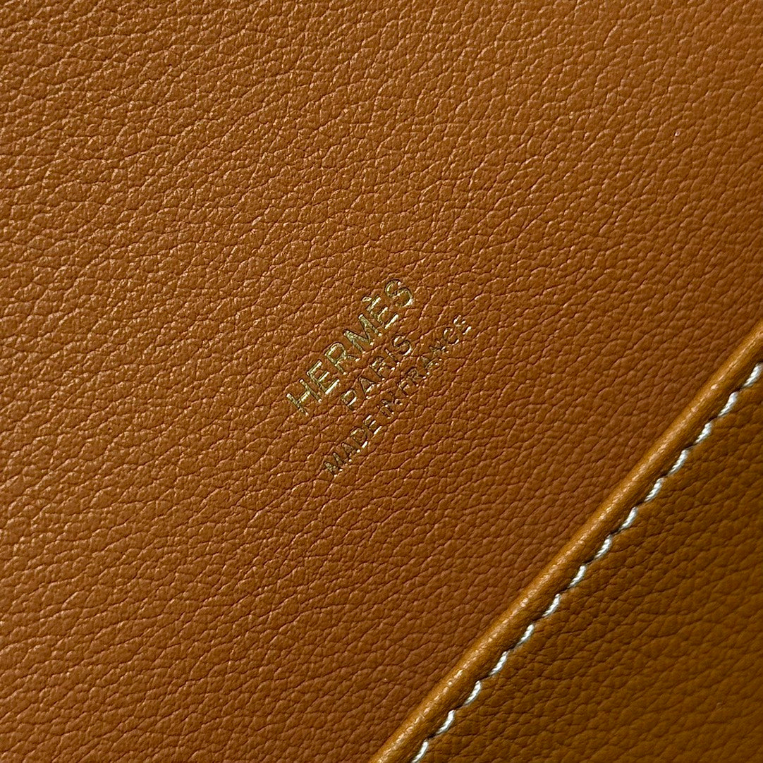 LUXR132