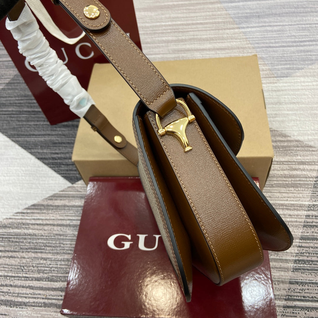 LUXR153