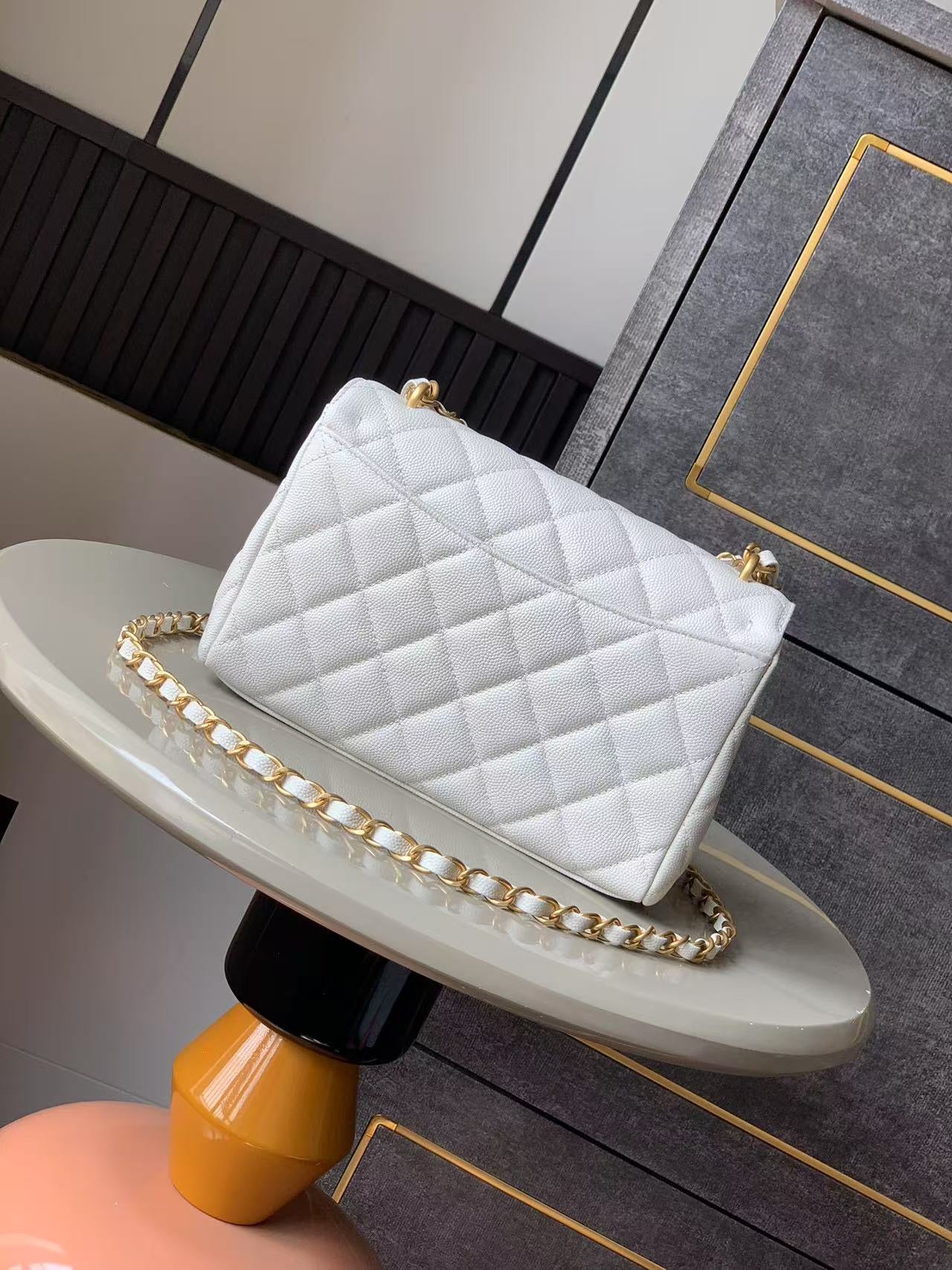 LUXR70