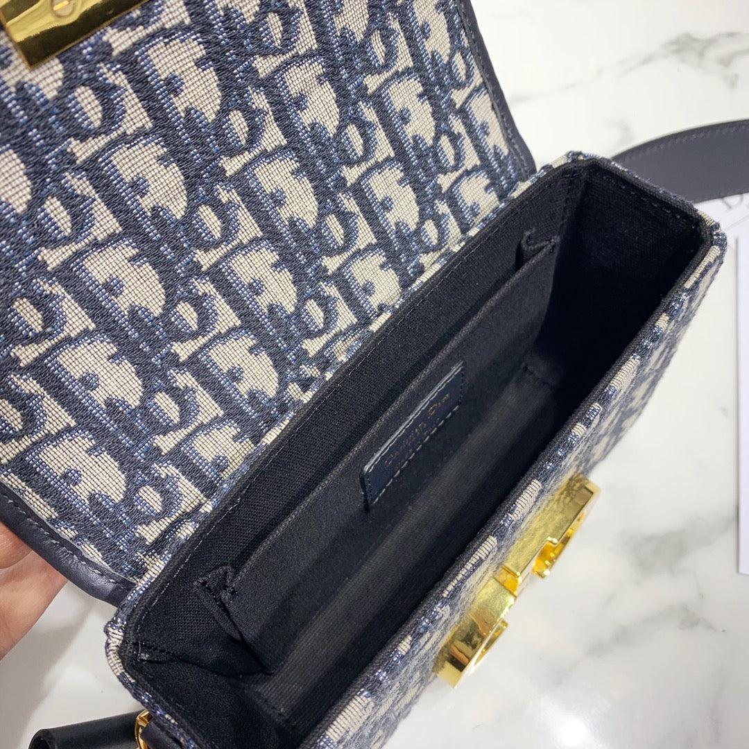 LUXR114