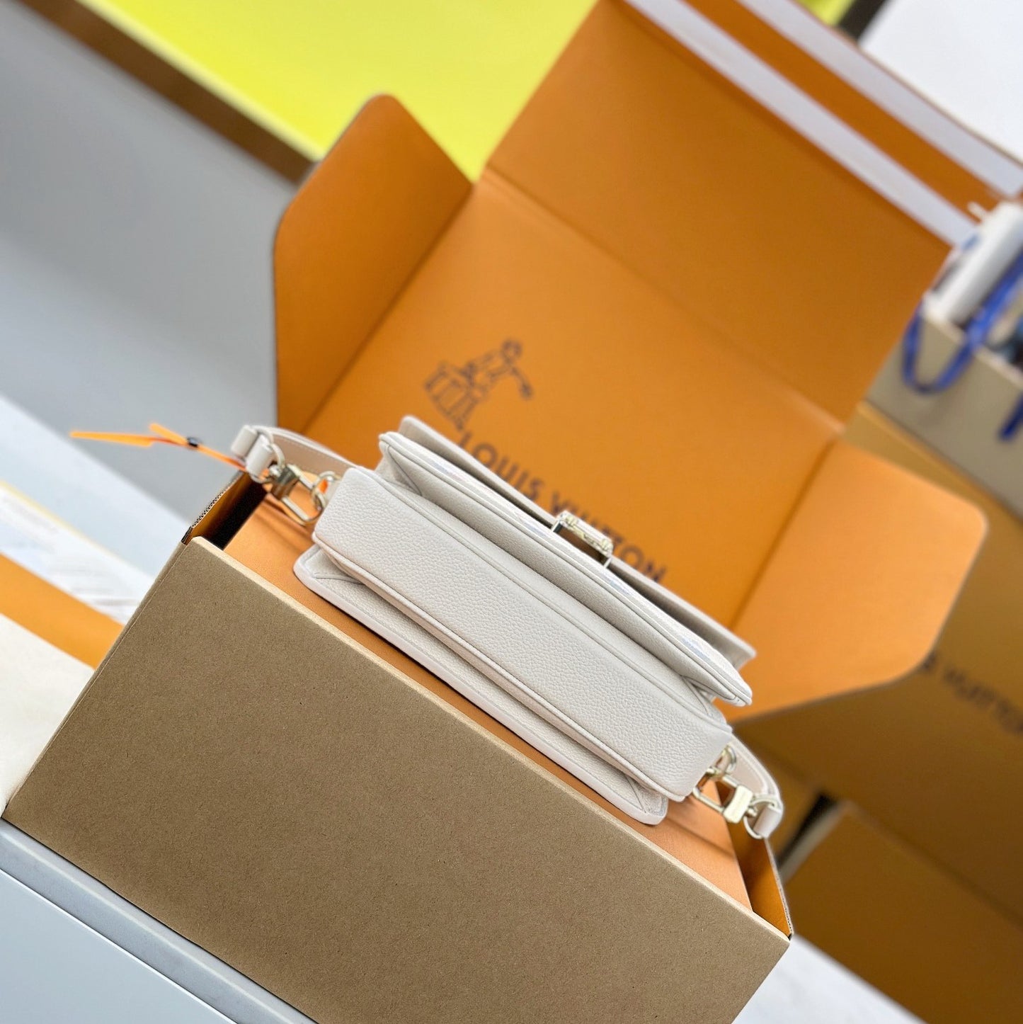 M25682