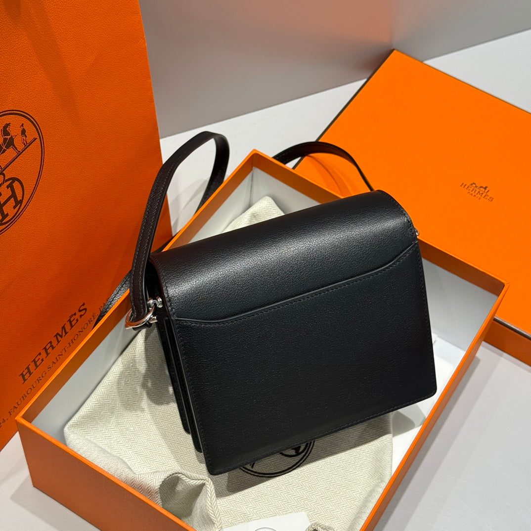 LUXR136