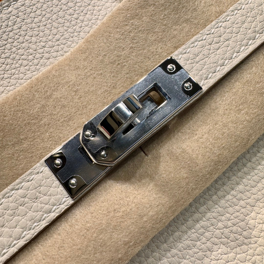 LUXR126