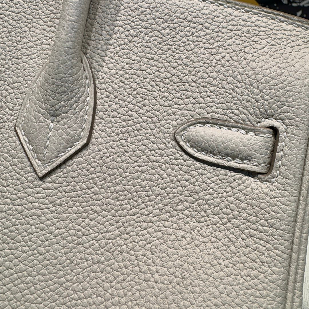 LUXR126