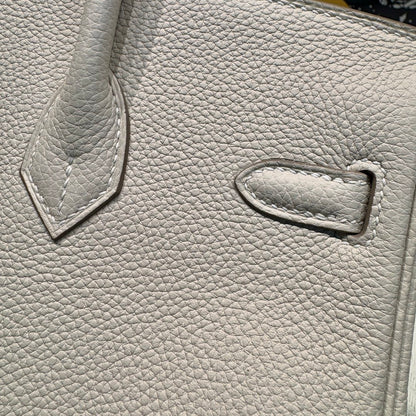 LUXR126
