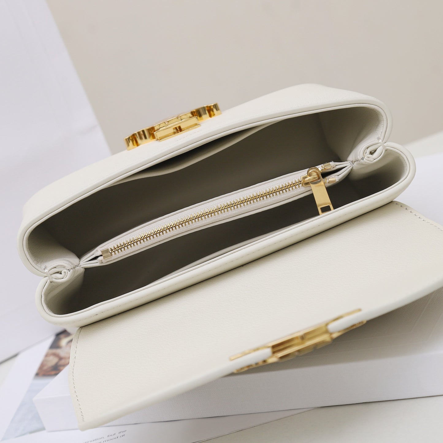 LUXR196