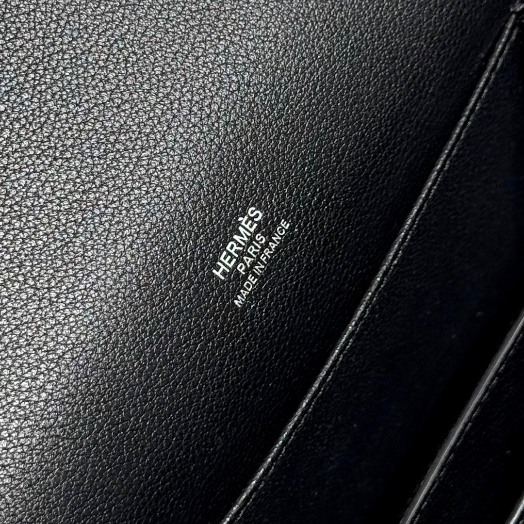 LUXR136