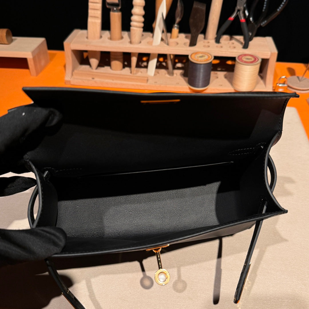LUXR146