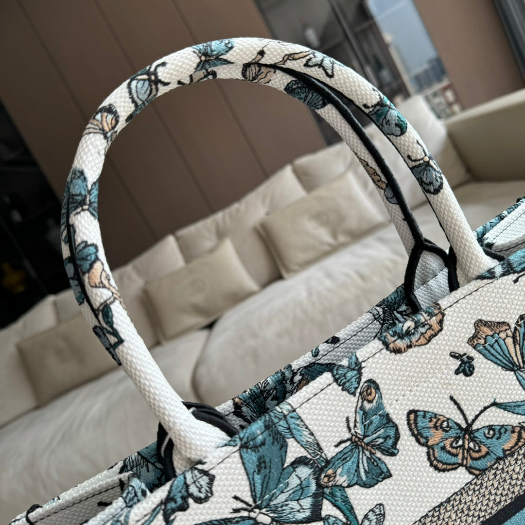 LUXR107