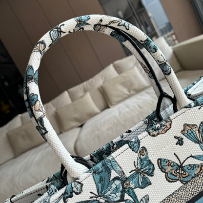 LUXR107