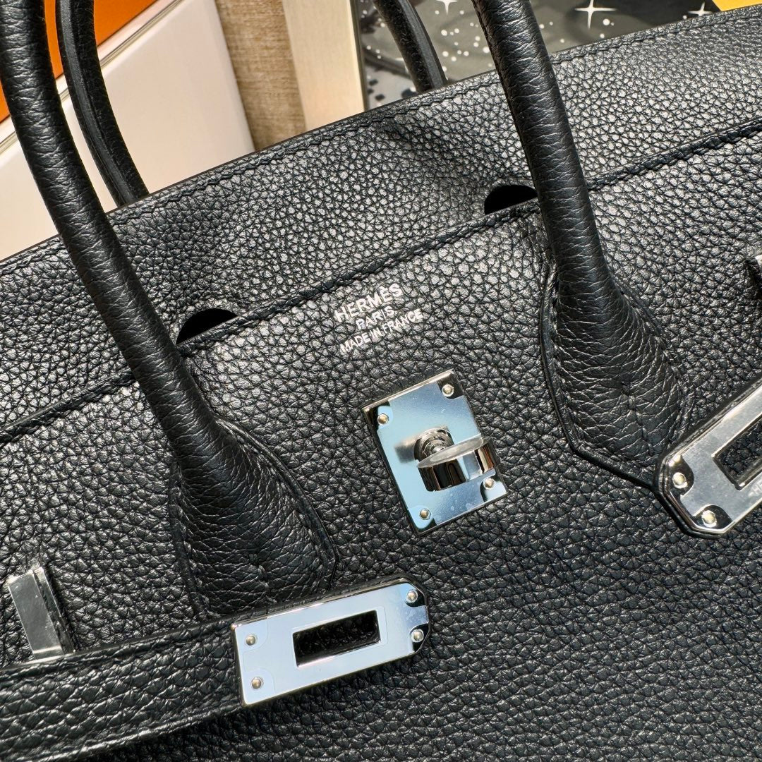 LUXR127