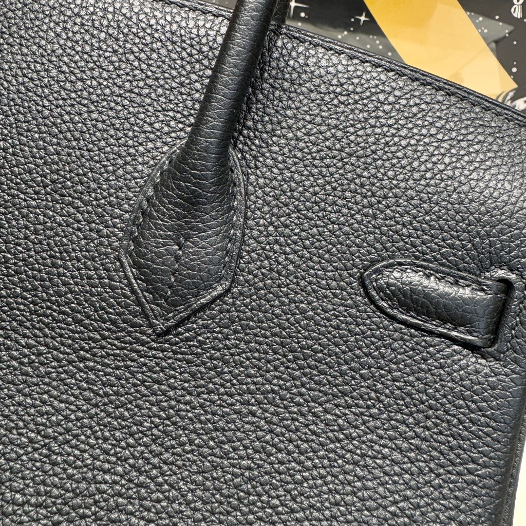 LUXR127