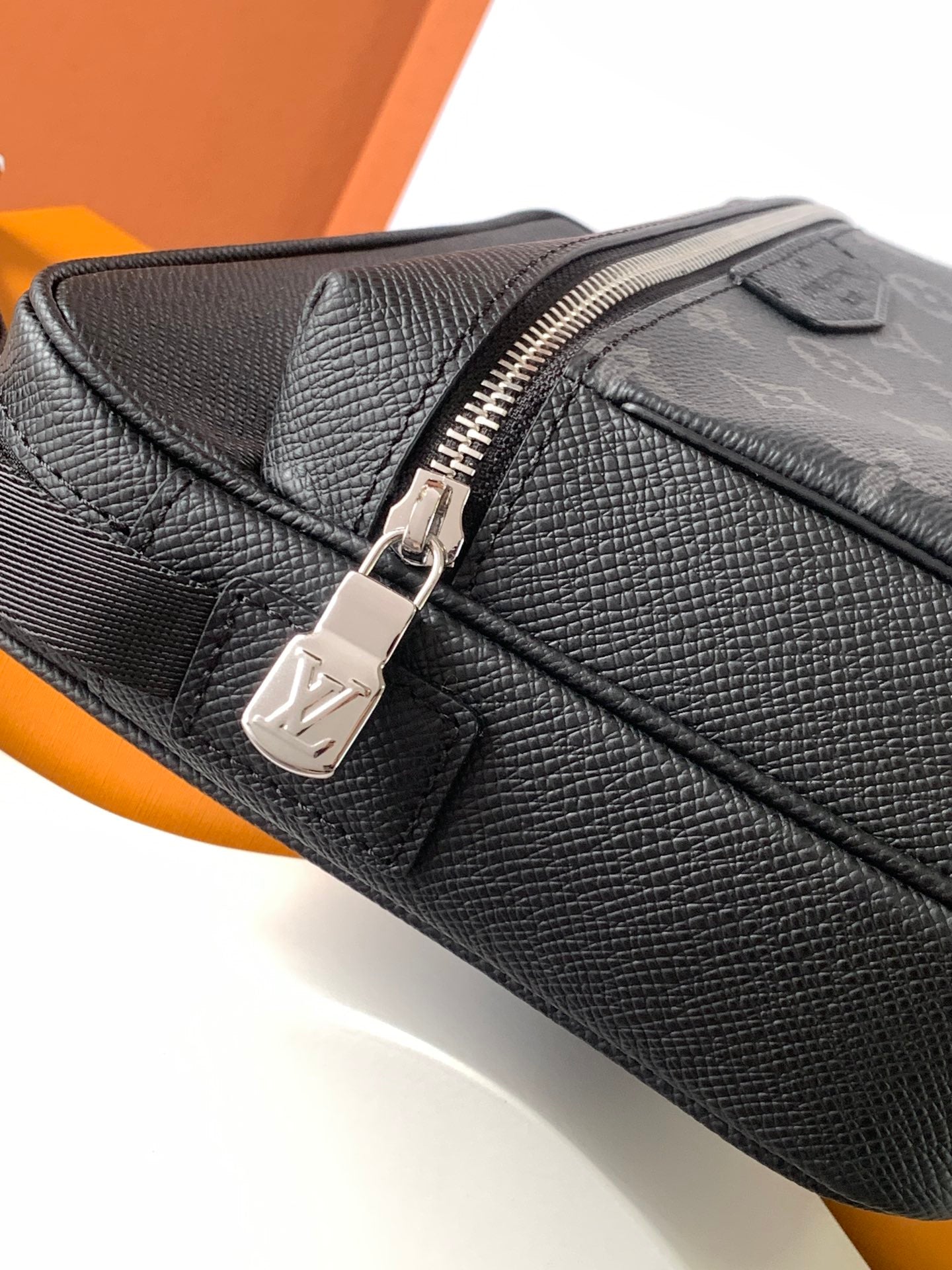 LUXR17