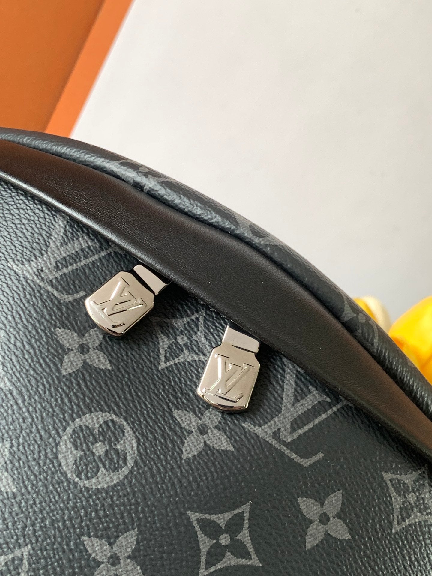 LUXR28