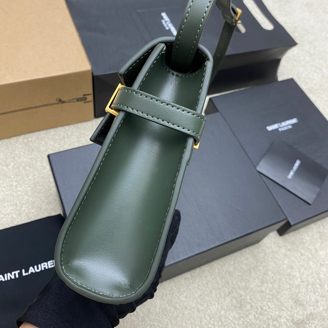 LUXR179